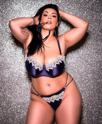 Стройная и сексуальная милашка блондинка приглашает в гости для ярких встреч и интимных развлечений. Готова исполнить твои самые заветные мечты. Звони, не стесняйся! 12978, 28 лет